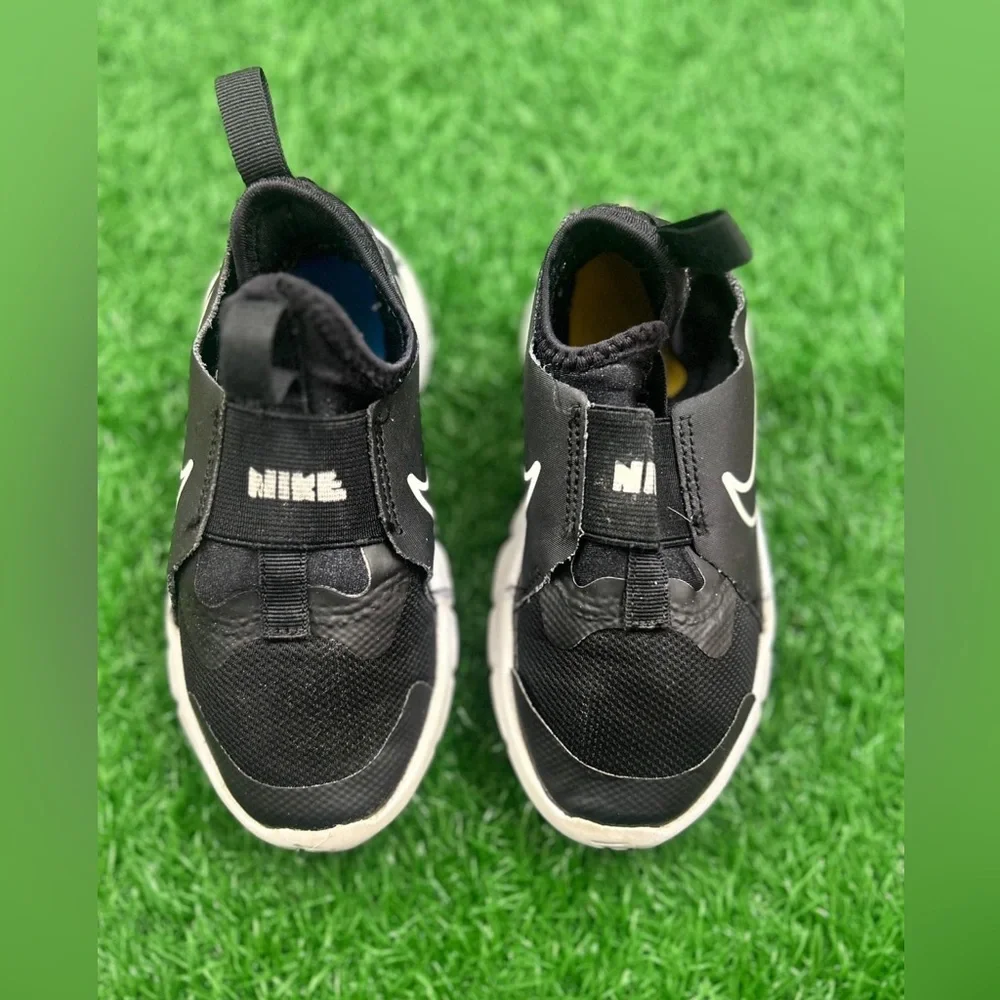 Nike Kids' Flex Runner 2 Sneaker Size 10.5‎ C